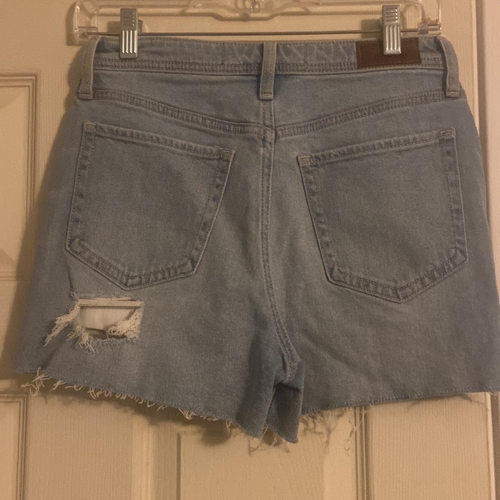 Hollister Ultra High Rise Mom Shorts - Picture 2 of 7